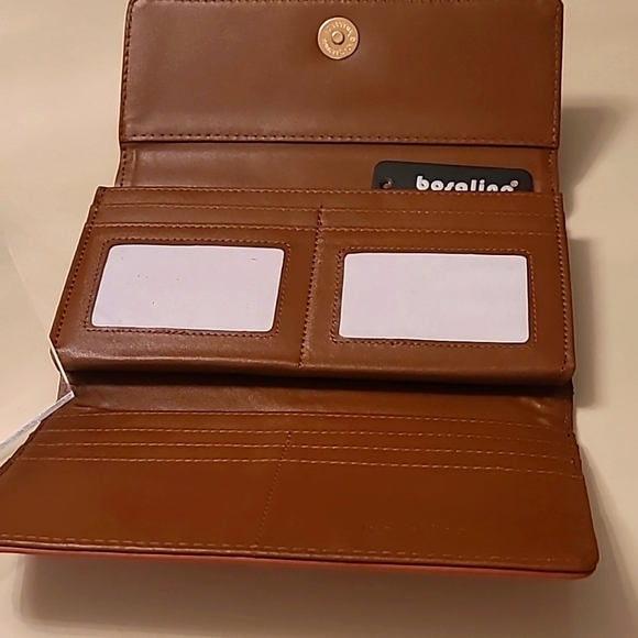 Beautiful Wallet - Picture 2 of 4